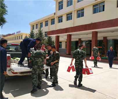 一家親│興海銅鑫慰問部隊(duì)官兵，共話軍企團(tuán)結(jié)魚水情